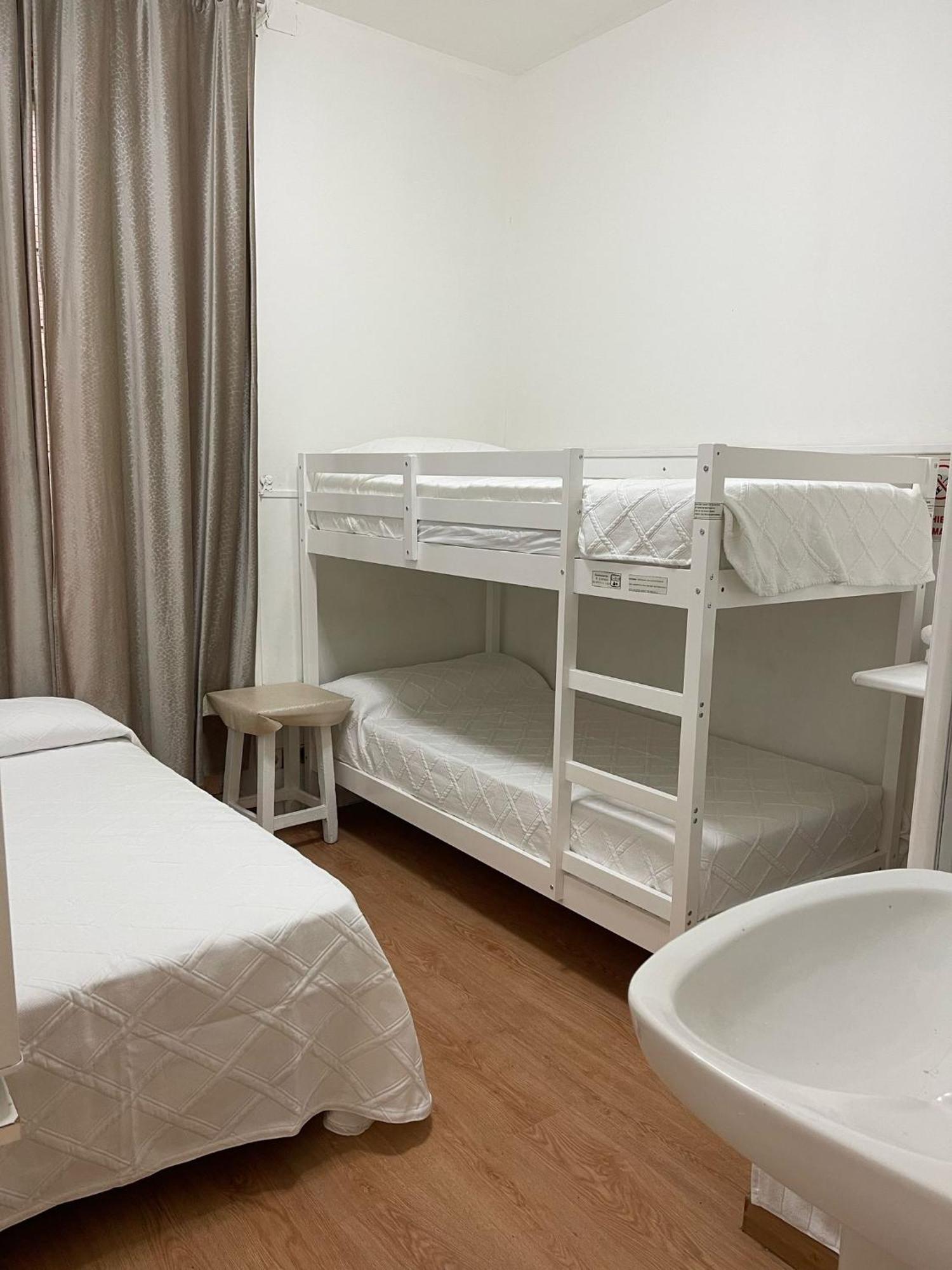 Hostal Daniel มาดริด ภายนอก รูปภาพ