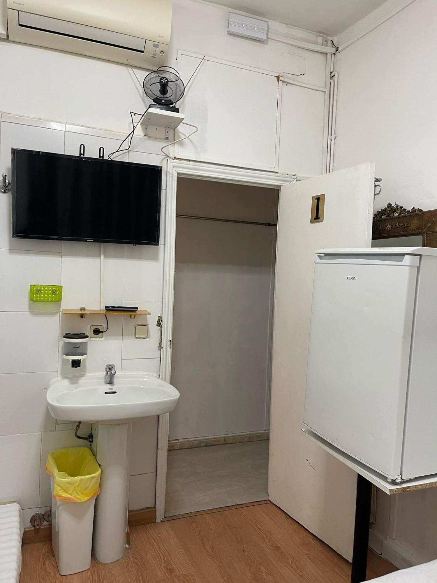 Hostal Daniel มาดริด ภายนอก รูปภาพ